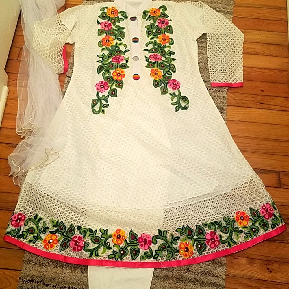 Suit white with green flower